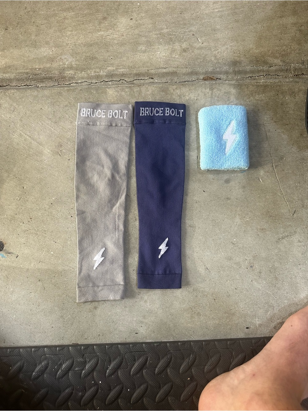 Bruce Bolt Kids Athletic Arm Sleeves & Wristband Set - Navy, Gray, Light Blue